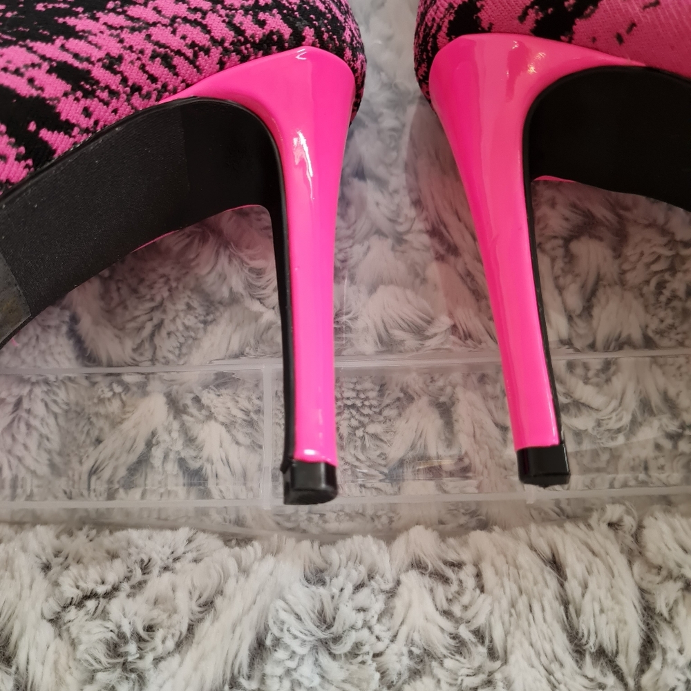 NWT Hot Pink and Blk Over The Knee Peep Toe Heels - Picture 4 of 8